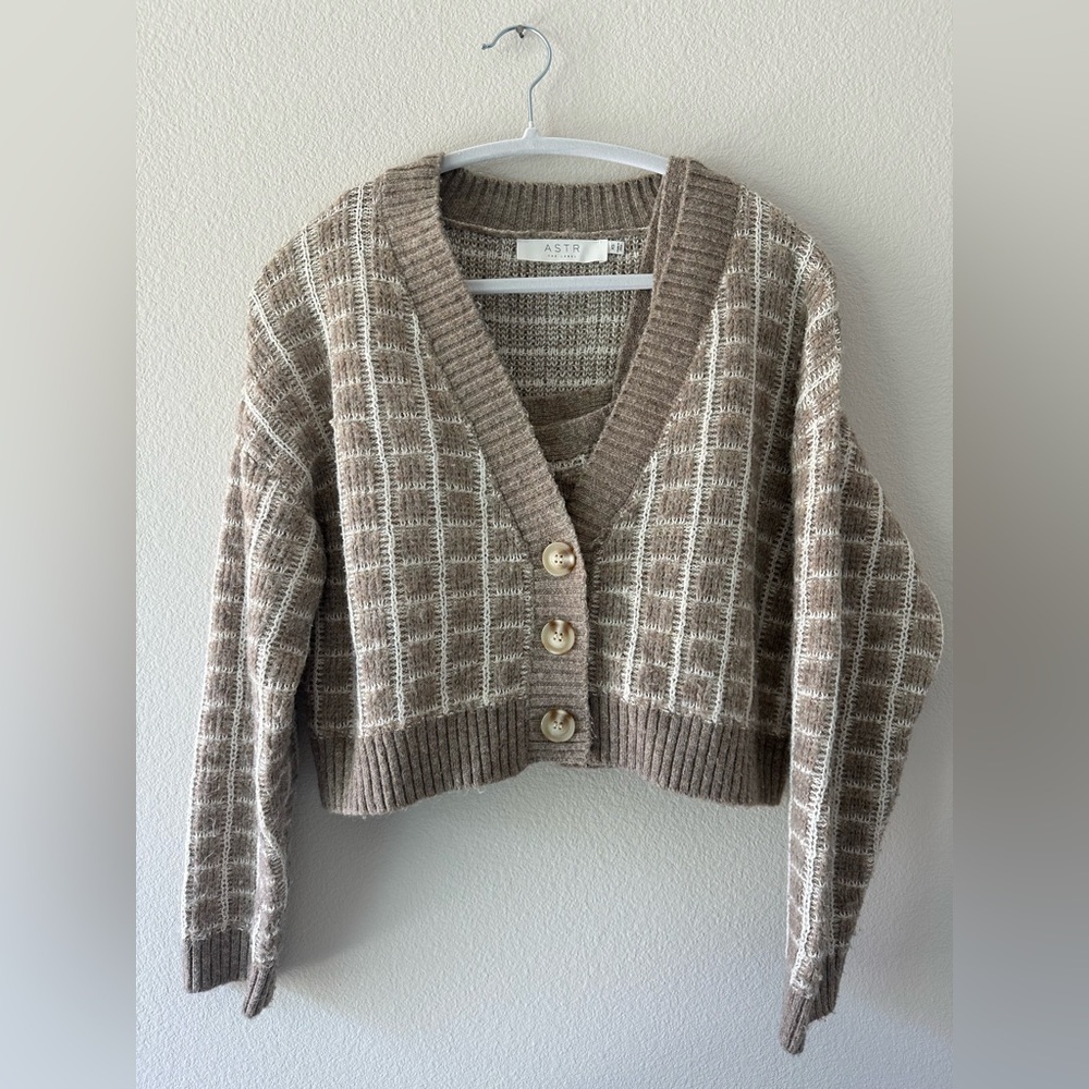 ASTR Women's Brown Plaid Two-pieces Sweater and tank top